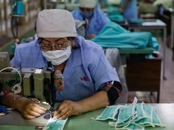 Sobre los cubrebocas de tela, la OMS ha dejado claro que las verdaderamente efectivas son aquellas que están elaboradas con tres capas: una interior, una intermedia filtrante y una exterior impermeable. NTX / ARCHIVO