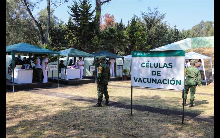 La primera etapa de aplicación de la vacuna contra el nuevo coronavirus en la Ciudad de México se realizará en cinco hospitales. EFE/J. Pazos