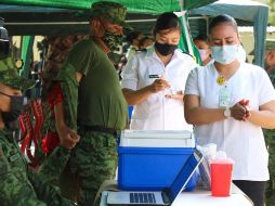 La primera etapa de aplicación de la vacuna contra el nuevo coronavirus en la Ciudad de México se realizará en cinco hospitales. EFE/J. Pazos