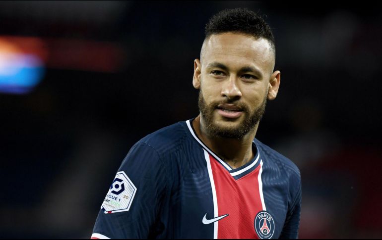 Neymar, delantero del París Saint-Germain, se solidarizó este viernes con un niño brasileño de 11 años que sufrió racismo durante un torneo de fútbol y denunció los hechos llorando en un video que se ha hecho viral en Internet. EFE / ARCHIVO