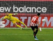 Kenan Kodro abrió la cuenta desde el manchón penal. EFE