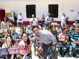 Visita de Aristóteles Sandoval, entonces gobernador, al núcleo de aprendizaje ECOS, en Poncitlán. ESPECIAL/Gobierno de Jalisco