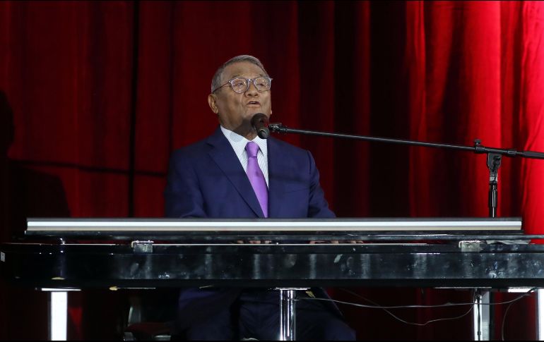 El pasado jueves 18 de diciembre, se dio a conocer la Sociedad de Autores y Compositores de México en su cuenta de Twitter, que Armando Manzanero dio positivo a COVID-19. SUN / ARCHIVO