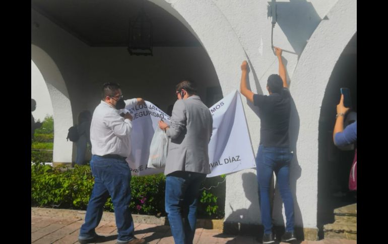 “Jalisco está contigo Aris”, “No más violencia” y “Un hombre que luchó por la igualdad y la justicia”, son algunas de las leyendas que se leían. ESPECIAL