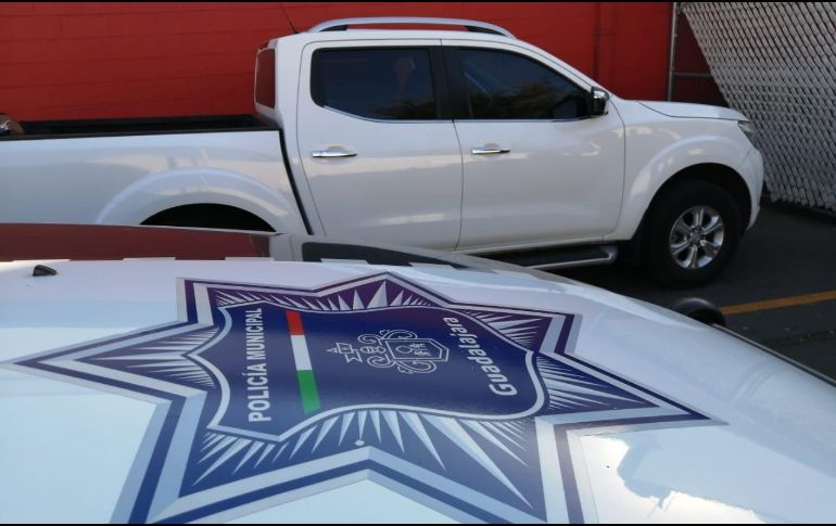 Uniformados interceptaron el vehículo en Circuito Malecón Oriente y Circuito Malecón Sur, en la colonia Infonavit La Soledad. ESPECIAL/Policía de Guadalajara
