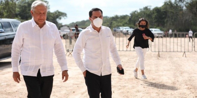 L&oacute;pez Obrador anuncia dos plantas termoel&eacute;ctricas en Yucat&aacute;n