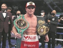 Los jueces calificaron la pelea a favor de Canelo 119-109,119-109 y 117-111. TWITTER/@DAZNBoxing