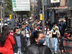 Los ambulantes llenaron las calles para ofrecer su mercancía a miles de personas que acudieron al primer cuadro de la Ciudad de México.