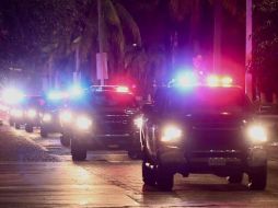 Un convoy de la Policía estatal se despliega en Puerto Vallarta. SUN/V. Rosas