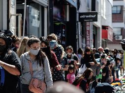 América reportó el domingo 511 mil nuevos casos diarios cuando nunca había rebasado antes la barrera de los 400 mil. EFE / J. Roncoroni