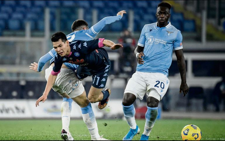 QUEDA EN SUSTO. Hirving presenta un fuerte trauma en el pie izquierdo. AFP