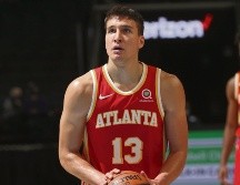 TRASPIÉ. La sanción a Milwaukee llega por cortejar antes de tiempo a Bogdan Bogdanovic. AFP • J. Murphy