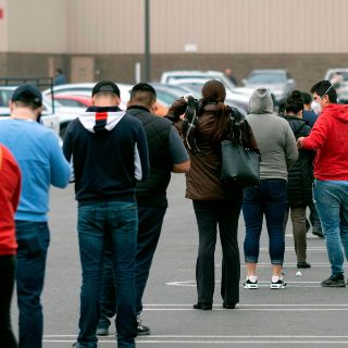 Desatan "guerra de pasteles" en Costco y se vuelve viral