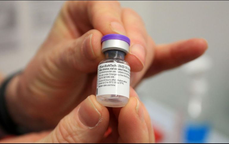Los embarques de las dosis con las vacunas contra el coronavirus serán semanales. AFP / L. Parnaby