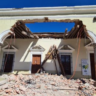 Tras percance vehicular, comienzan trámites para reparar el Portal Hidalgo, en Ciudad Guzmán