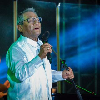 Intuban a Armando Manzanero por COVID-19