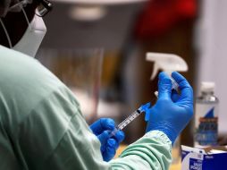 Dos vacunas, las de Pfizer-BioNTech y Moderna, han sido aprobadas hasta ahora para su distribución por las autoridades sanitarias de EU. EFE/T. Llorca