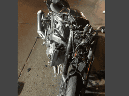 El vehículo de alto cilindraje, quedó a un costado de la grúa. ESPECIAL