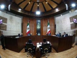 Los institutos políticos nacionales deberán informar al INE, a más tardar el miércoles 30 de diciembre, las entidades donde presentarán a siete mujeres a candidatas a gubernaturas y las ocho en las que presentarán a varones. FACEBOOK / TEPJF