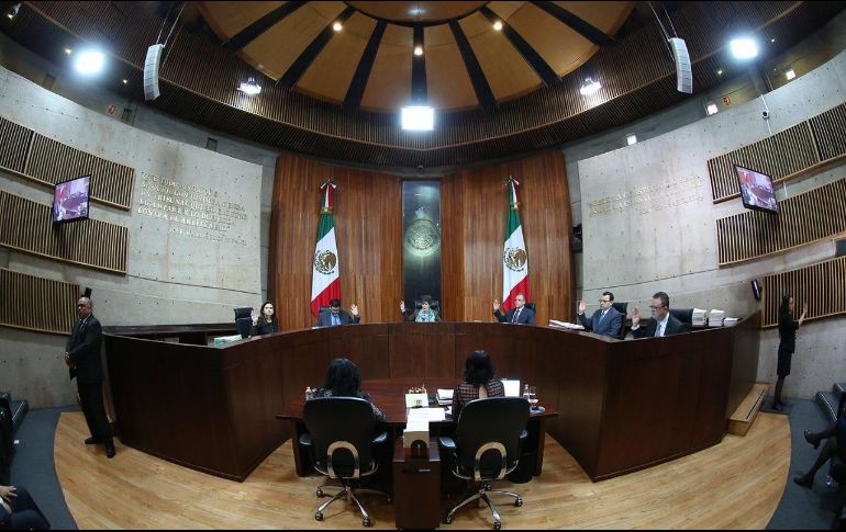 Los institutos políticos nacionales deberán informar al INE, a más tardar el miércoles 30 de diciembre, las entidades donde presentarán a siete mujeres a candidatas a gubernaturas y las ocho en las que presentarán a varones. FACEBOOK / TEPJF