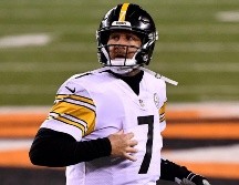 Ben Roethlisberger busca sacar del pozo a los Steelers. ESPECIAL