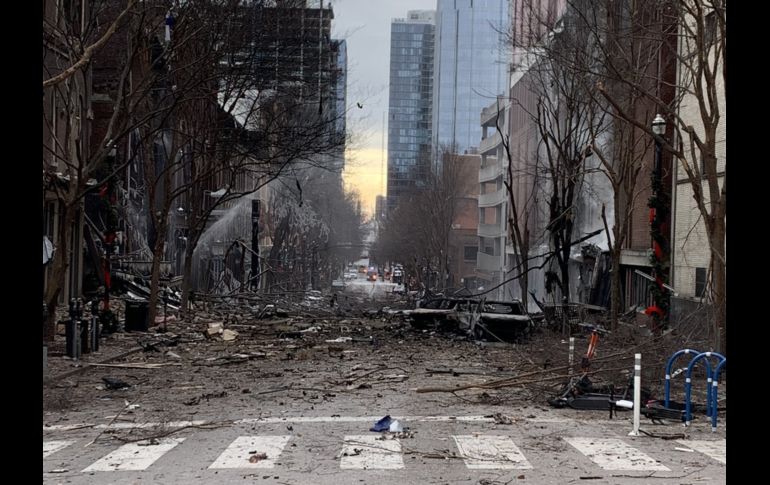 La explosión tuvo lugar a las 06:30 de la mañana de Navidad, causando grandes daños en las fachadas de los edificios circundantes. AFP / ESPECIAL