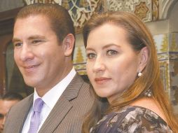 Martha Érika Alonso Hidalgo, y su esposo, el senador Rafael Moreno Valle. SUN
