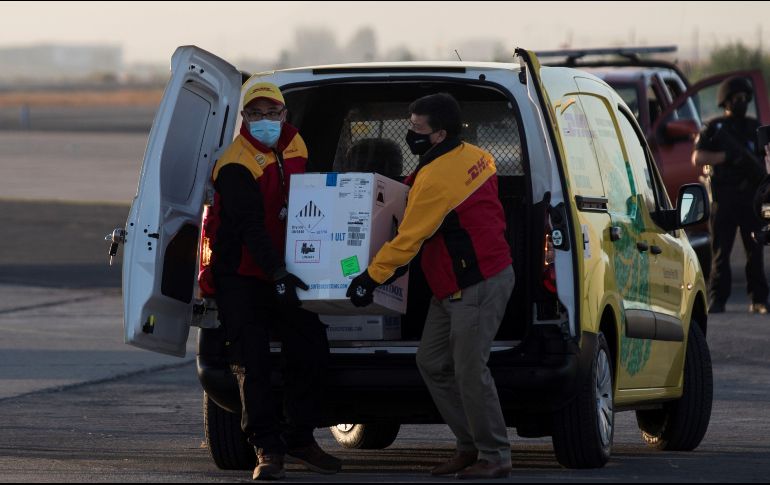 La empresa de paquetería DHL será la encargada de hacer el traslado que llega hoy al Aeropuerto Internacional de la Ciudad de México, así como a la terminal aérea de Monterrey, Nuevo León. EFE