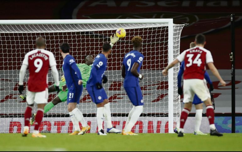 GOLAZO DE Granit Xhaka. El suizo del Arsenal (#34) marcó el segundo con un excelso tiro directo. EFE