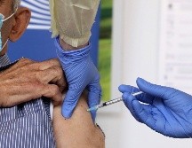 La vacuna Oxford/AstraZeneca se espera con impaciencia porque es relativamente barata y no necesita ser almacenada a una temperatura tan fría como la de Pfizer/BioNTech. AFP / K. Christodoulou