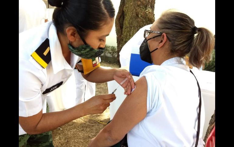De la delegación del IMSS en Jalisco, 16 profesionales de la salud viajaron a Ciudad de México para colaborar en la campaña de vacunación contra el COVID-19. ESPECIAL/IMSS Jalisco