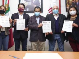 En la firma del convenio con la que los partidos participarán en más de 20 estados de la República. ESPECIAL