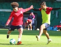 La mañana de este lunes los dirigidos por Víctor Manuel Vucetich continuaron con sus entrenamientos en Verde Valle para preparar lo que será su último partido del año contra el cuadro de San Luis. TWITTER / @Chivas