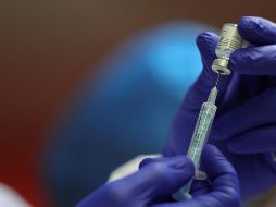 Se espera que al menos el 75% de la población mayor de 16 años pueda estar vacunada en marzo de 2022, según el ambicioso plan presentado este martes por el Gobierno. EFE / J. Martín