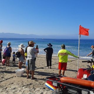 Alertan sobre oleaje alto en playas de Puerto Vallarta