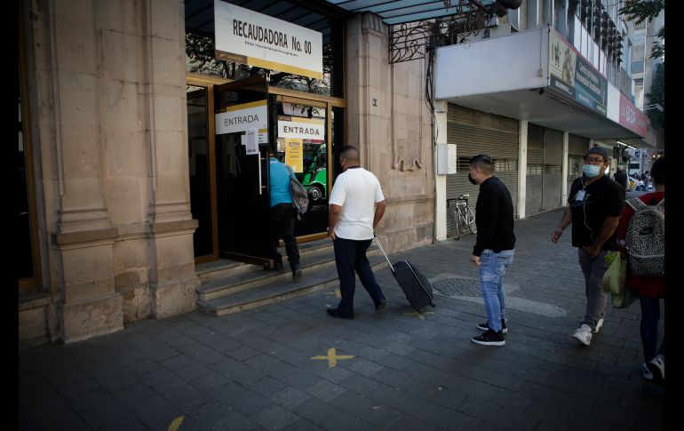 Pese ha ser último día de descuentos en materia vehicular, recaudadora luce semi vacía . EL INFORMADOR/ F. Atilano