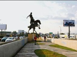 “Belleza” es la tercera pieza de “Las Tres Gracias”, conjunto escultórico ubicado en el camellón central de la avenida Lázaro Cárdenas y Fuelle. ARCHIVO