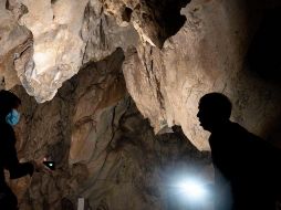 Una cueva abandonada cerca de la población de Manhaguo, en la provincia china de Yunnan. Un monje budista usaba el lugar, donde habitan murciélagos, como altar. AP/Ng Han Guan