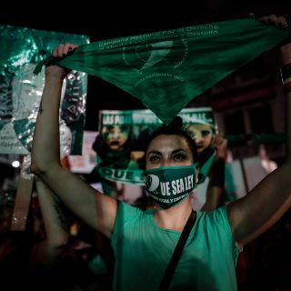 AMLO propone consulta popular sobre aborto y evita posicionarse