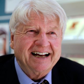 Padre del ministro británico Boris Johnson pide la nacionalidad francesa