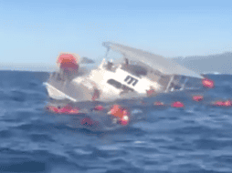 Un grupo de embarcaciones que se encontraba en los alrededores acudió al rescate de los tripulantes. FACEBOOK / Squalo Vargas