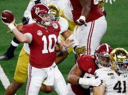 Jones tuvo una tarde redonda al completar 25 pases de 30 intentos. AP/R. Steinman