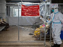 La pandemia se ha acelerado en todo el mundo con la temporada invernal. EFE