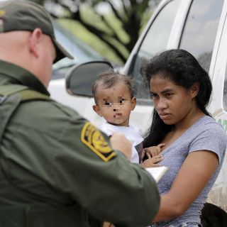 EU deporta recién nacidos estadounidenses de madres inmigrantes