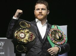 Así que Álvarez por ahora sólo ostenta la corona de los supermedianos de la AMB y del Consejo Mundial de Boxeo. AP / ARCHIVO