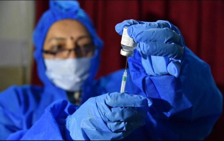 A México han llegado sólo 53 mil 625 dosis de la vacuna de Pfizer. EFE/J. Singh