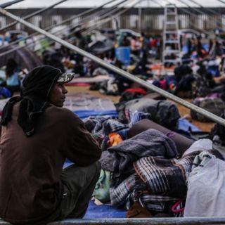 Detienen camión con 150 inmigrantes