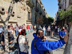 En la recaudadora 00 en avenida Ramón Corona se formaron largas filas. EL INFORMADOR/J. Velazco