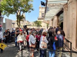 Este lunes se observaron largas filas en la recaudadora en avenida Ramón Corona. EL INFORMADOR/J. Velazco
