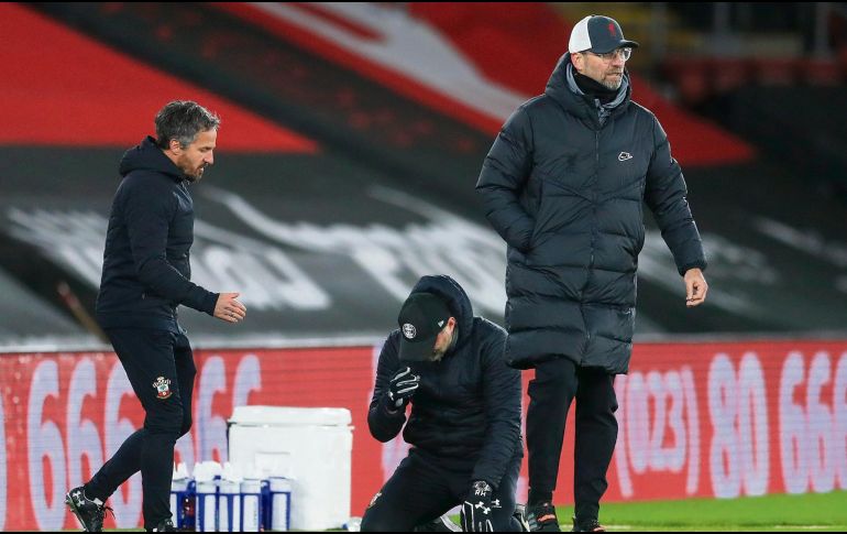 LLORA. Así celebró el técnico local.  AP